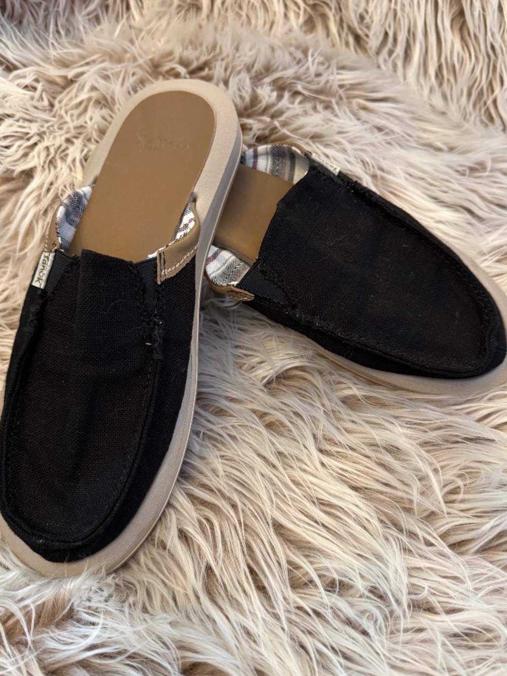 NWOT Sanuk Mules (size)